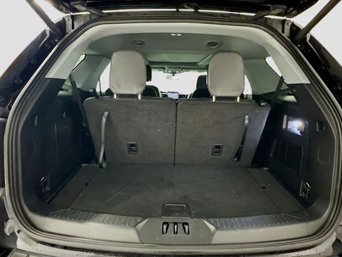 Used 2023 Ford Explorer XLT w/ Equipment Group 202A AWD/4WD image 32