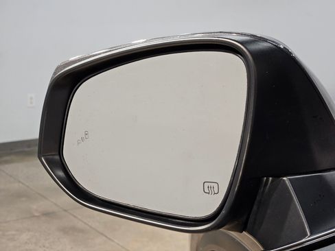 Used 2024 Toyota Highlander XLE image 22