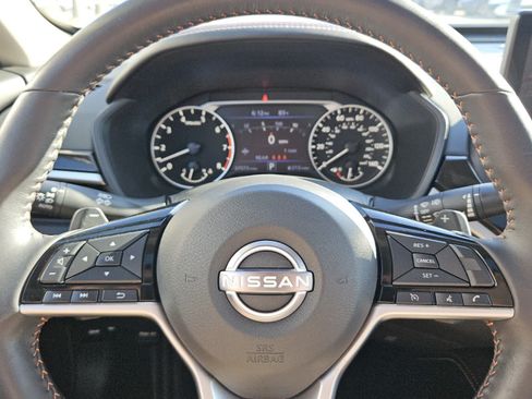 Used 2024 Nissan Altima 2.5 SR w/ SR Premium Package FWD image 11
