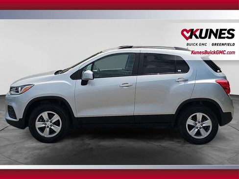 Used 2022 Chevrolet Trax LT w/ LT Convenience Package AWD/4WD image 5