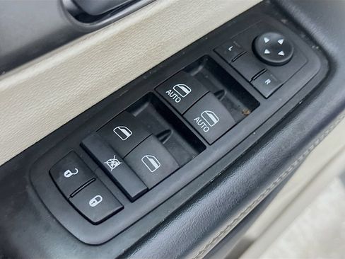 Used 2022 Chrysler Pacifica Touring-L FWD image 21