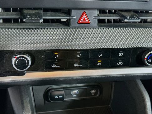 Used 2025 Kia Sportage LX image 23