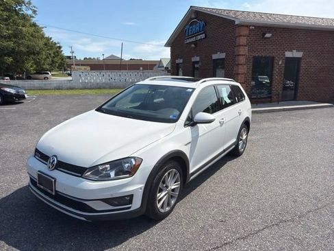 Used 2017 Volkswagen Golf Alltrack SE AWD/4WD image 2