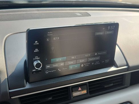 Used 2024 Honda Pilot Touring image 16