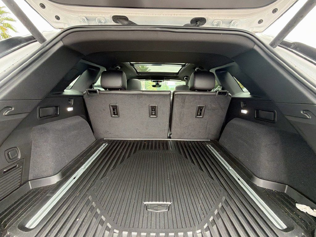 Used 2025 Cadillac XT5 Premium Luxury w/ Technology Package AWD/4WD image 27
