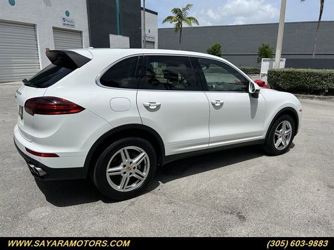 Used 2015 Porsche Cayenne S image 8