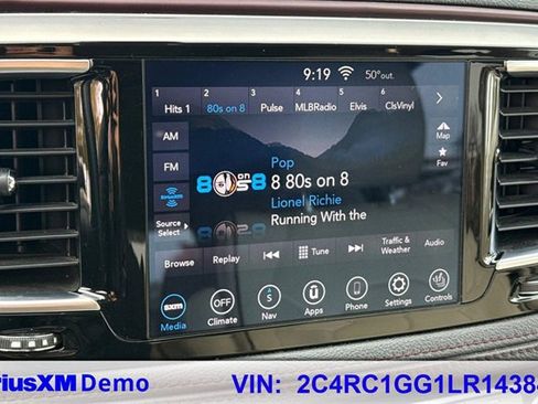 Used 2020 Chrysler Pacifica Limited image 37