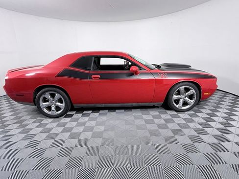 Used 2014 Dodge Challenger R/T RWD image 23