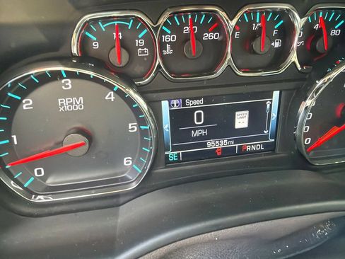 Used 2020 Chevrolet Suburban LT RWD image 2