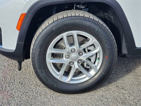 New 2025 Jeep Grand Cherokee L Laredo image 8