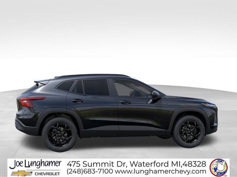 New 2026 Chevrolet Trax LT w/ Driver Confidence Package FWD image 5