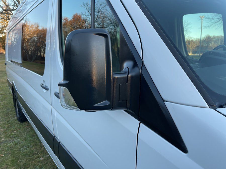 Used 2011 Freightliner Sprinter 2500 RWD image 4