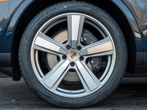 New 2026 Porsche Cayenne image 12