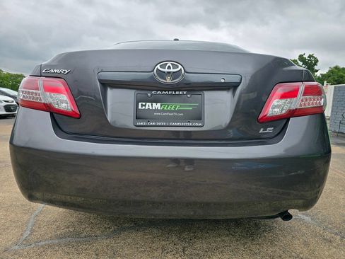 Used 2011 Toyota Camry image 11