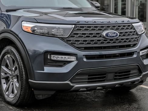 Used 2023 Ford Explorer XLT w/ Equipment Group 202A image 11