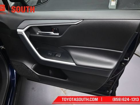Used 2025 Toyota RAV4 XLE AWD/4WD image 30