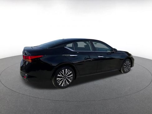 Used 2025 Nissan Altima 2.5 SV image 14