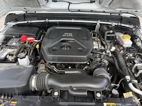 Used 2021 Jeep Wrangler Unlimited Sport AWD/4WD image 32