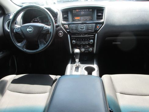 Used 2020 Nissan Pathfinder SV AWD/4WD image 15