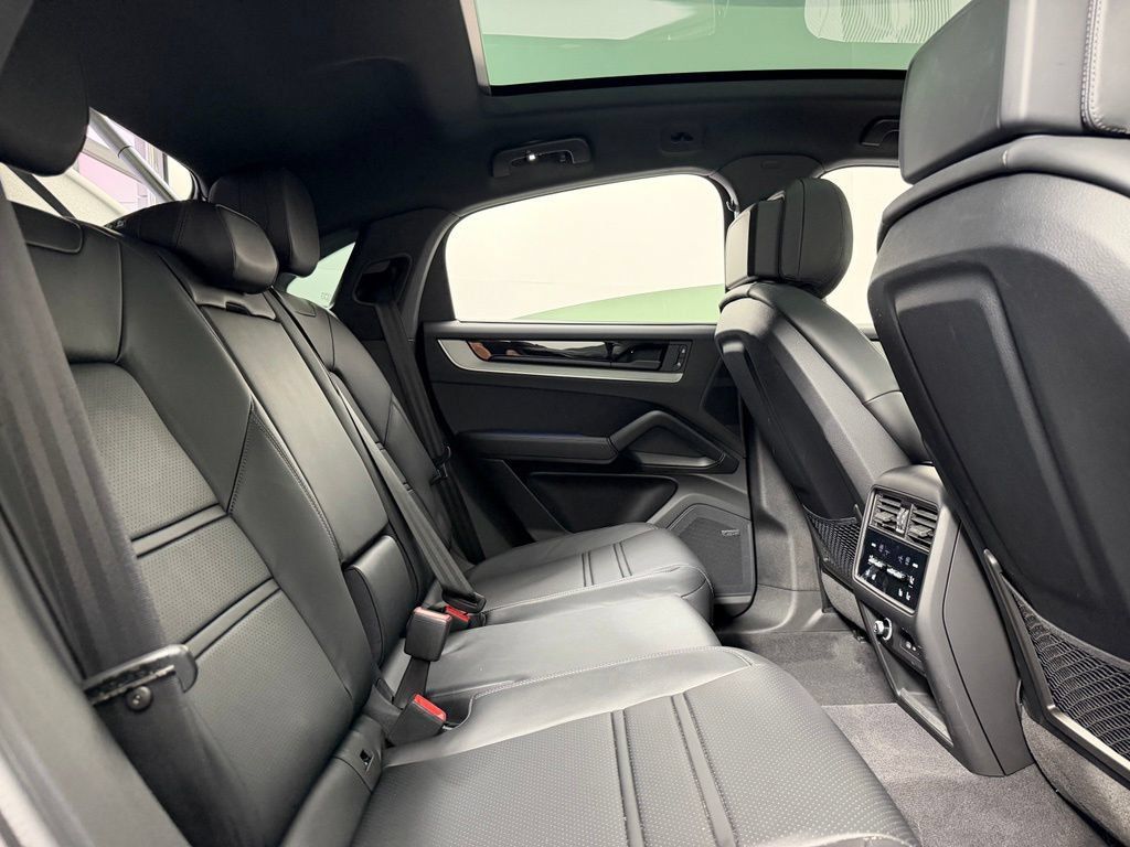 Certified 2026 Porsche Cayenne Coupe AWD/4WD image 41