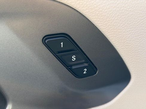 Used 2024 Chrysler Pacifica Touring-L FWD image 23