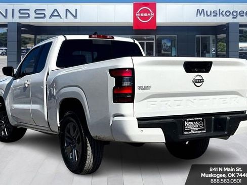 New 2025 Nissan Frontier SV image 3