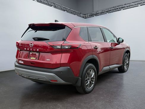 Used 2023 Nissan Rogue S AWD/4WD image 3