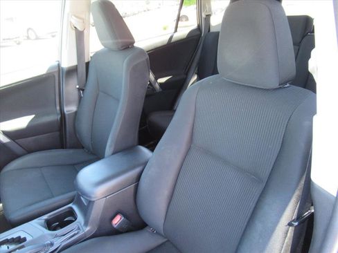 Used 2017 Toyota RAV4 LE image 17