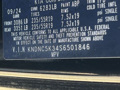 Used 2025 Kia Carnival EX FWD image 12
