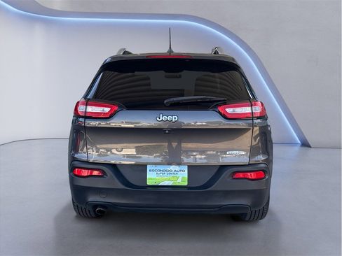 Used 2018 Jeep Cherokee Latitude Plus FWD image 5