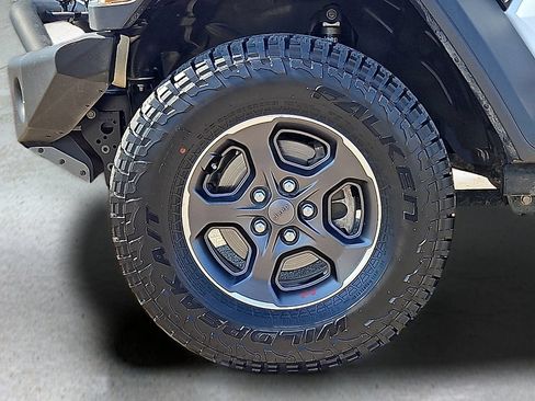 Used 2021 Jeep Gladiator Rubicon w/ Safety Group AWD/4WD image 10