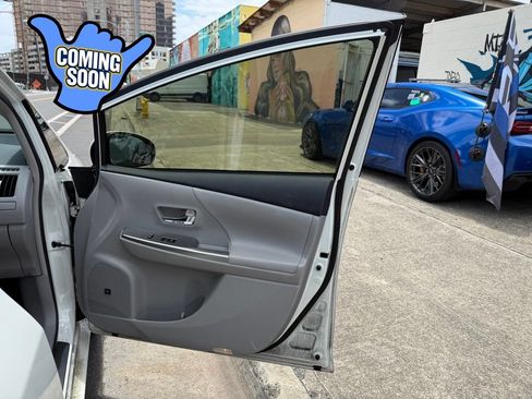 Used 2017 Toyota Prius V Five FWD image 10