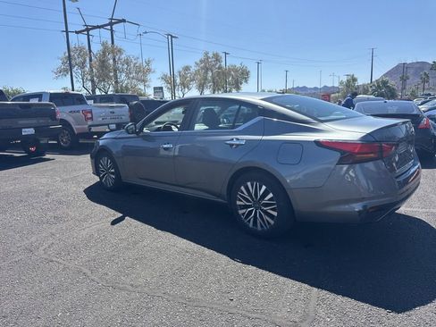 Used 2023 Nissan Altima 2.5 SV FWD image 14