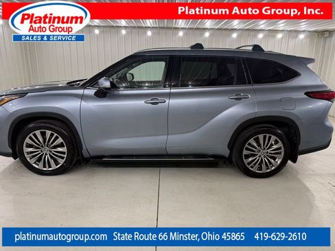 Used 2023 Toyota Highlander Platinum AWD/4WD image 2
