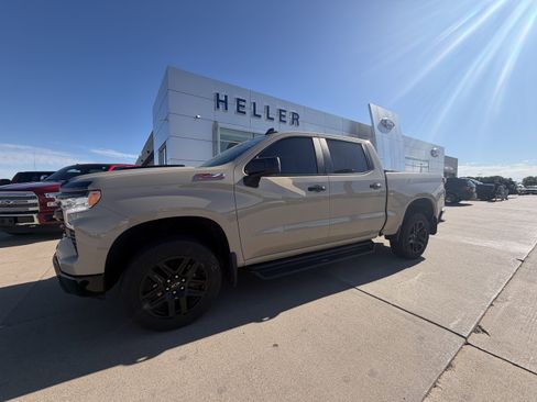 Used 2022 Chevrolet Silverado 1500 LT Trail Boss w/ Convenience Package II AWD/4WD image 3