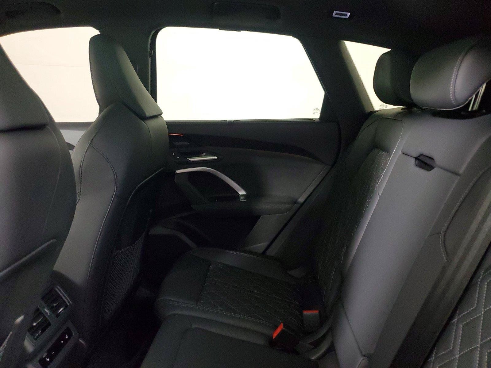 Used 2025 Audi SQ5 Prestige AWD/4WD image 10