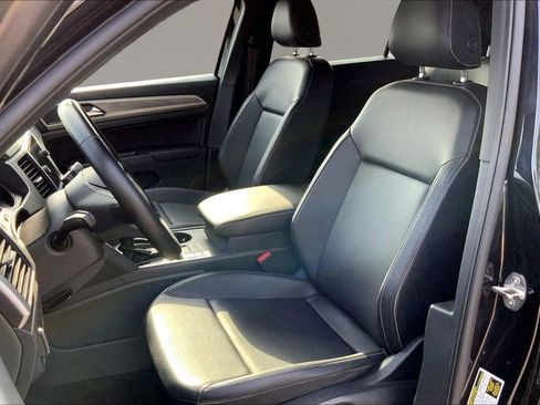 Used 2020 Volkswagen Atlas Cross Sport SE w/ Towing Package image 24