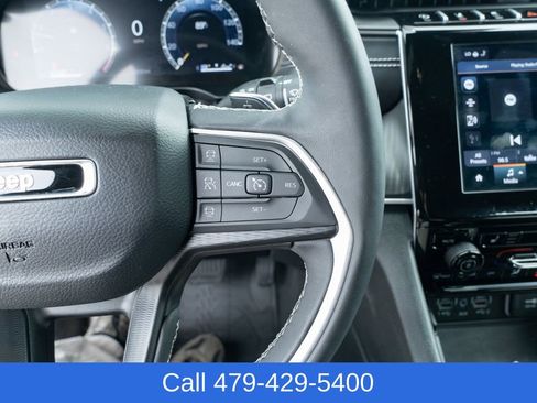 Used 2025 Jeep Grand Cherokee Altitude AWD/4WD image 24