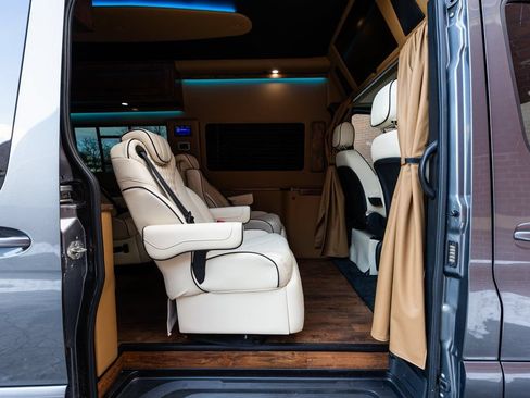 Used 2025 Mercedes-Benz Sprinter 2500 image 25