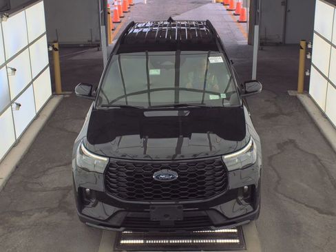 Used 2025 Ford Explorer ST-Line w/ ST-Line Street Pack AWD/4WD image 2