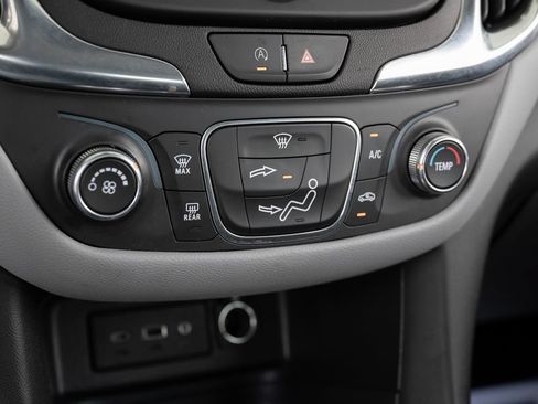 Used 2022 Chevrolet Equinox LS FWD image 30