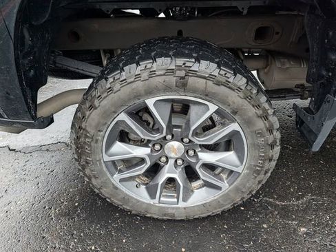 Used 2024 Chevrolet Silverado 1500 LT AWD/4WD image 5