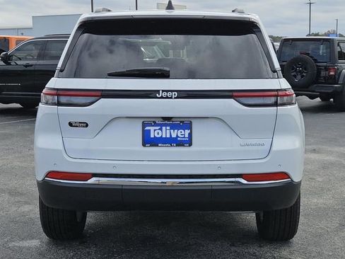 New 2025 Jeep Grand Cherokee Laredo image 8