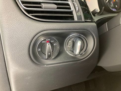 Certified 2022 Porsche Macan image 9