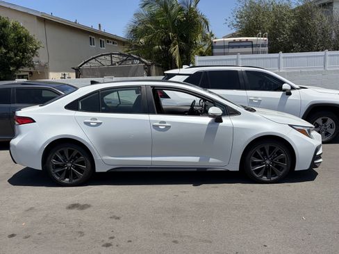 Used 2024 Toyota Corolla SE w/ SE Convenience Package FWD image 2