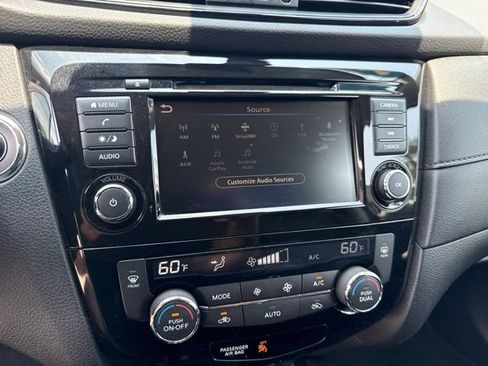 Used 2020 Nissan Rogue SV AWD/4WD image 5