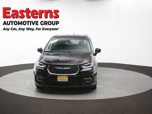 Used 2024 Chrysler Pacifica Limited FWD image 53