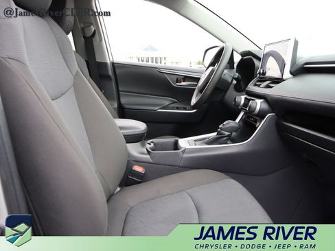 Used 2024 Toyota RAV4 XLE FWD image 9