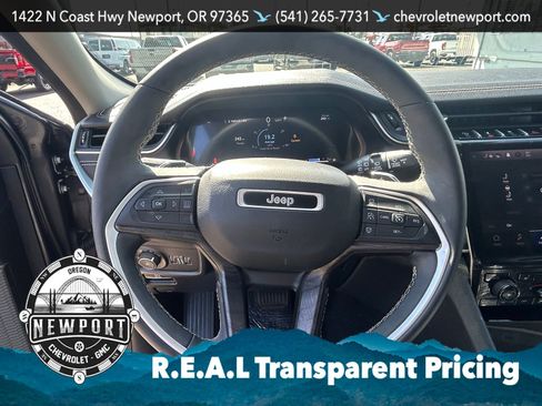 Used 2023 Jeep Grand Cherokee Limited w/ Luxury Tech Group II AWD/4WD image 16