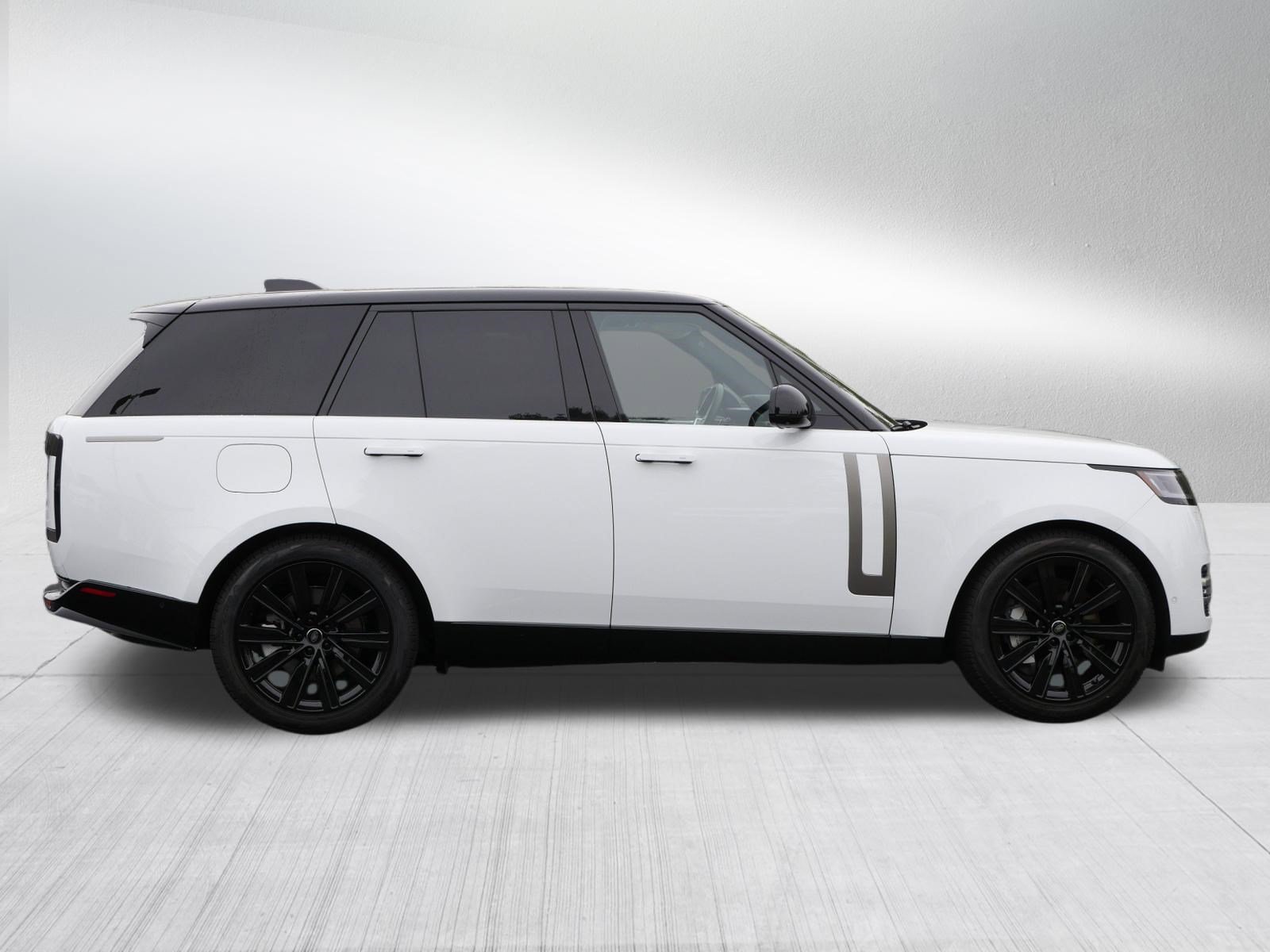 Used 2025 Land Rover Range Rover SE AWD/4WD image 6